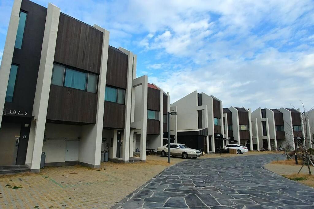 Coveted Palms Village Pension Jeju Dış mekan fotoğraf